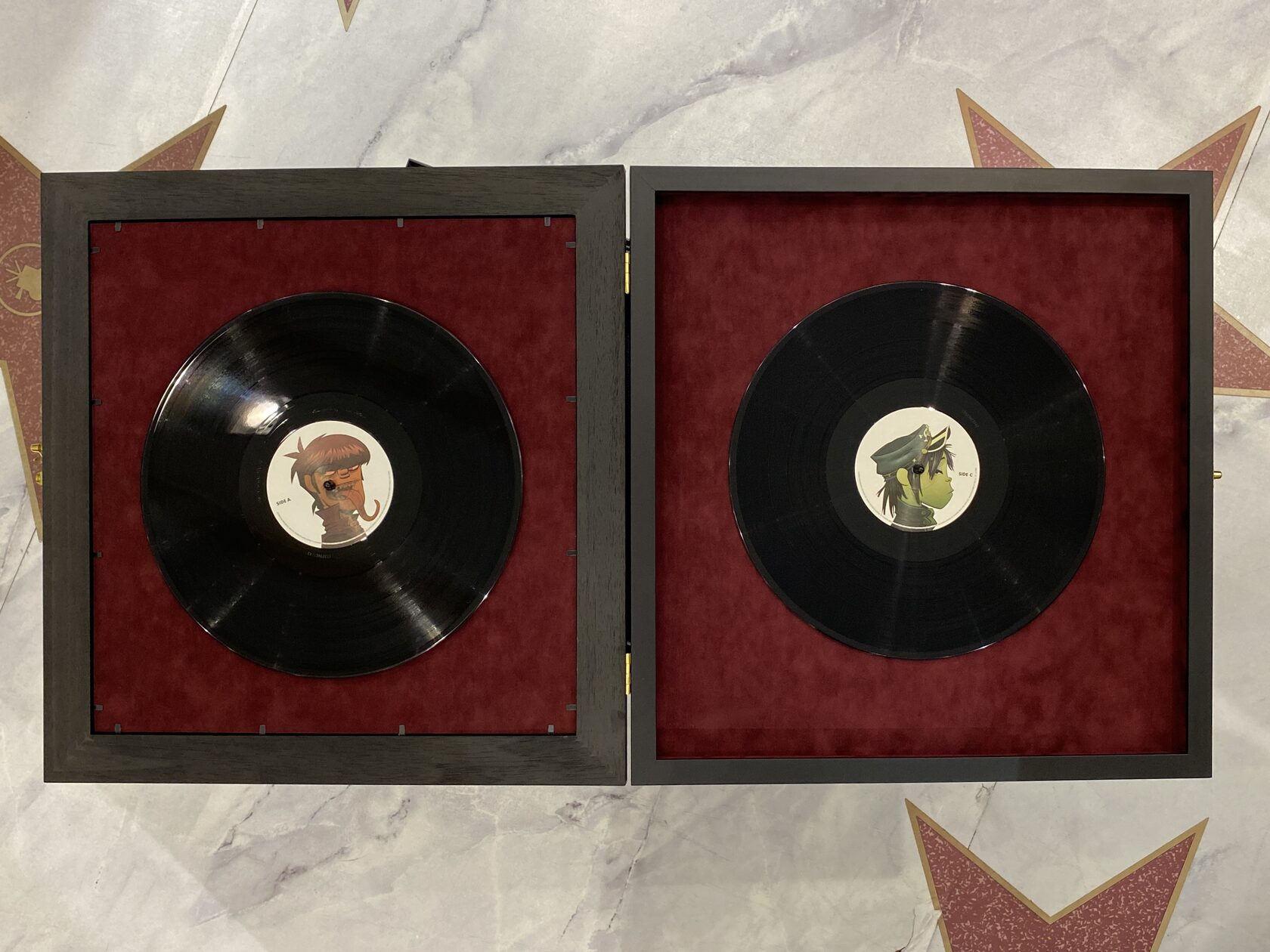 Damon Albarn (Gorillaz) — Autographed vinyl record | Stargift