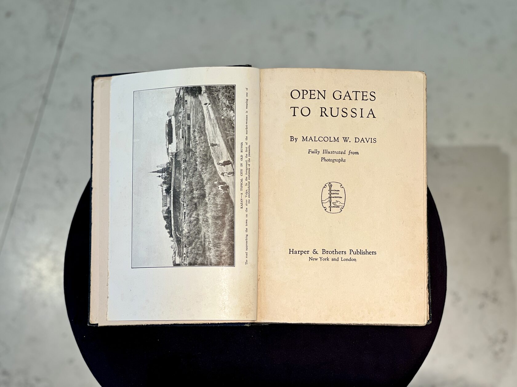 Книга. Дэвис, М.В., Нью-Йорк,1920 год — Open gates to Russia
