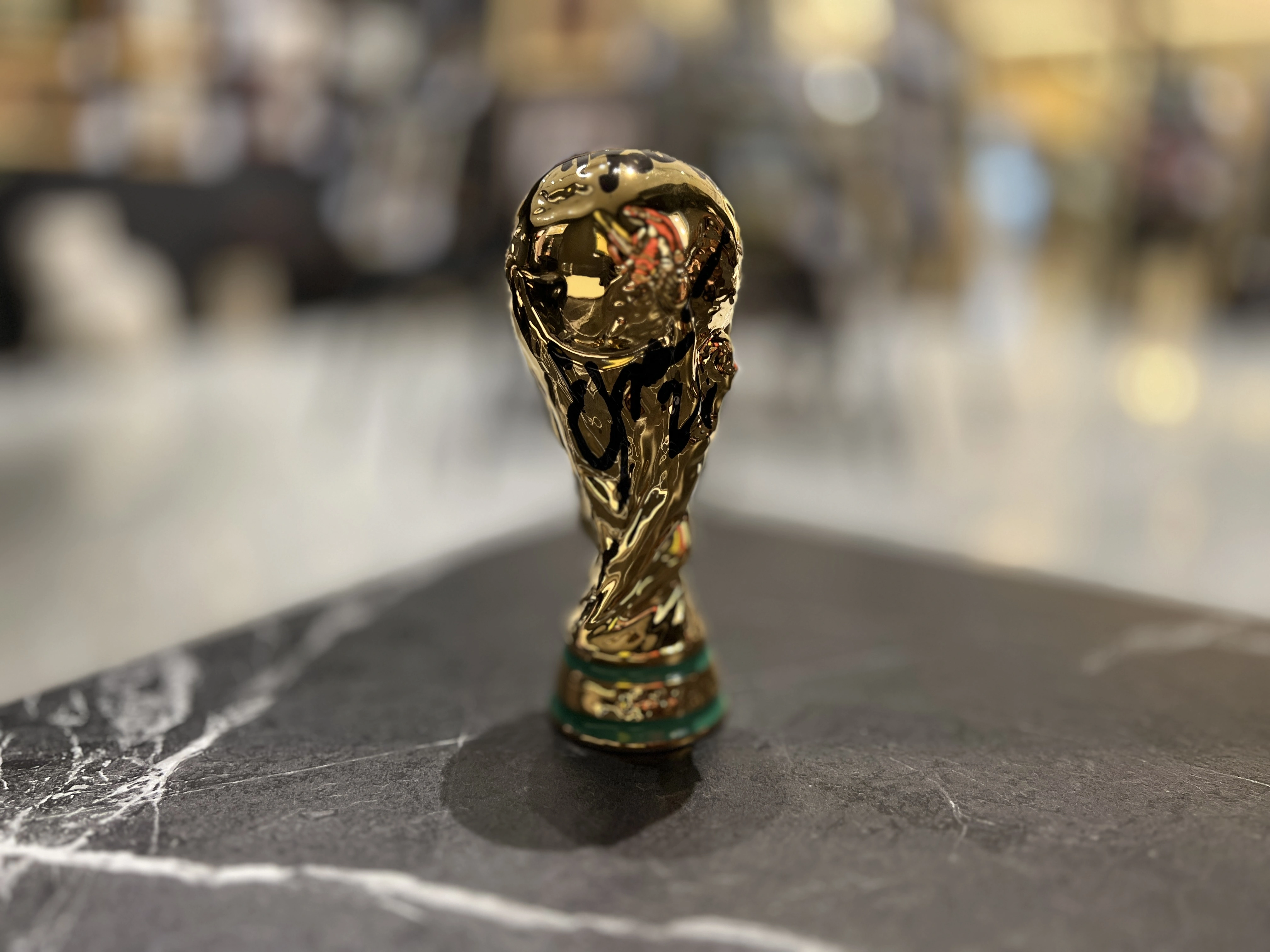 Кубок FIFA 2018 с 2-мя автографами — Александр Ерохин и Роман Зобнин