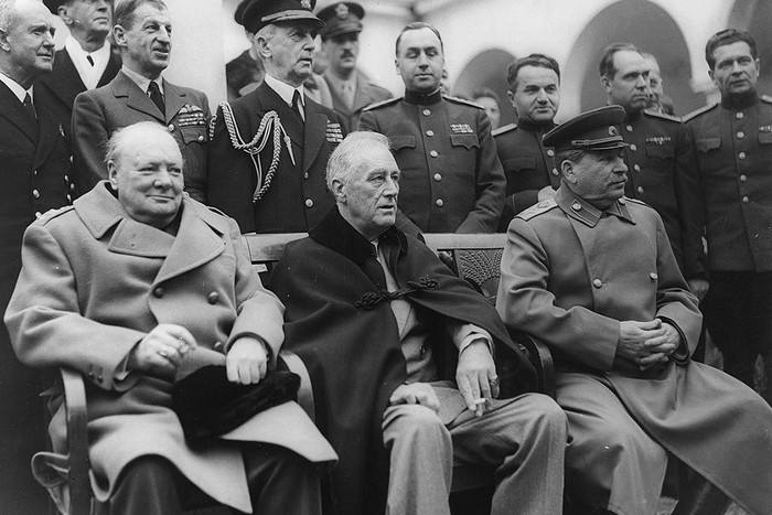 Франклин Рузвельт, Уинстон Черчилль и Иосиф Сталин на Ялтинской конференции. 4 февраля 1945 г. — фото 2
