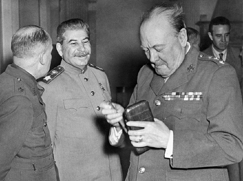 Франклин Рузвельт, Уинстон Черчилль и Иосиф Сталин на Ялтинской конференции. 4 февраля 1945 г. — фото 3