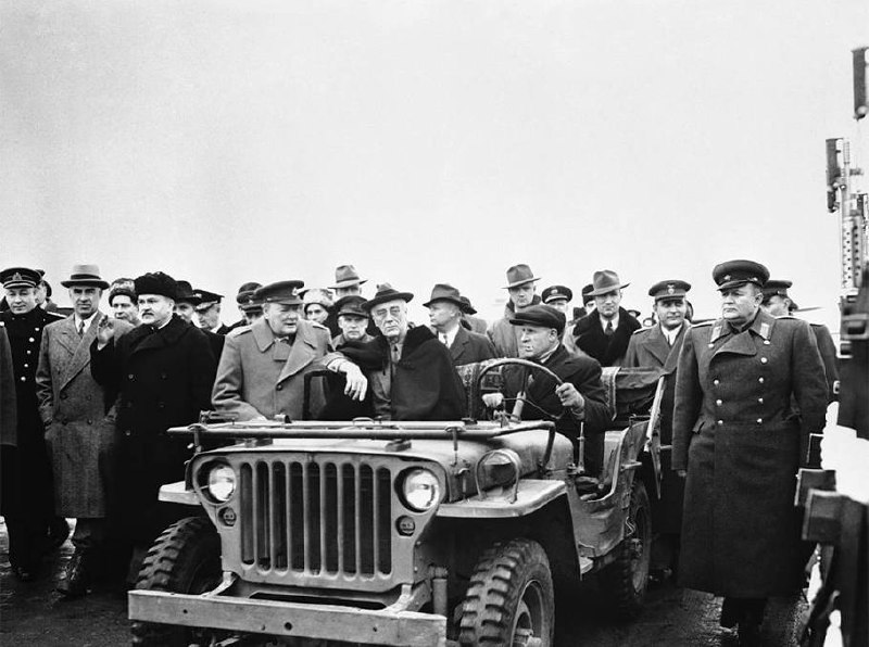 Франклин Рузвельт, Уинстон Черчилль и Иосиф Сталин на Ялтинской конференции. 4 февраля 1945 г. — фото 4