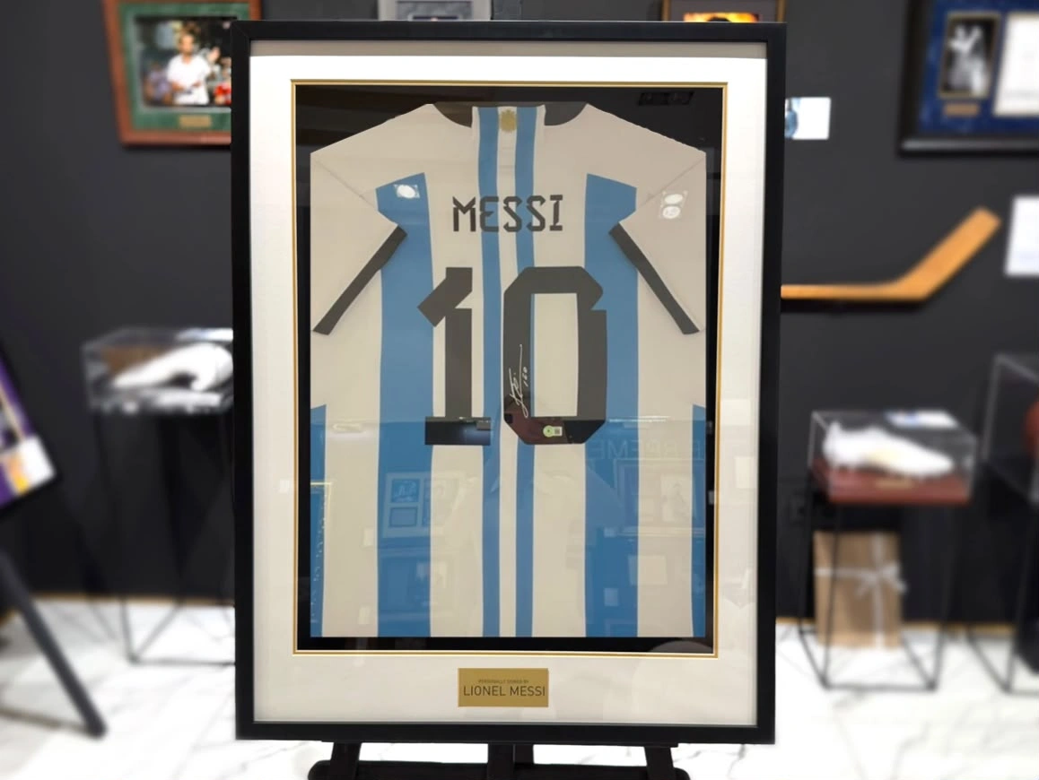 Lionel Messi — Argentina National Team Jersey with Autograph