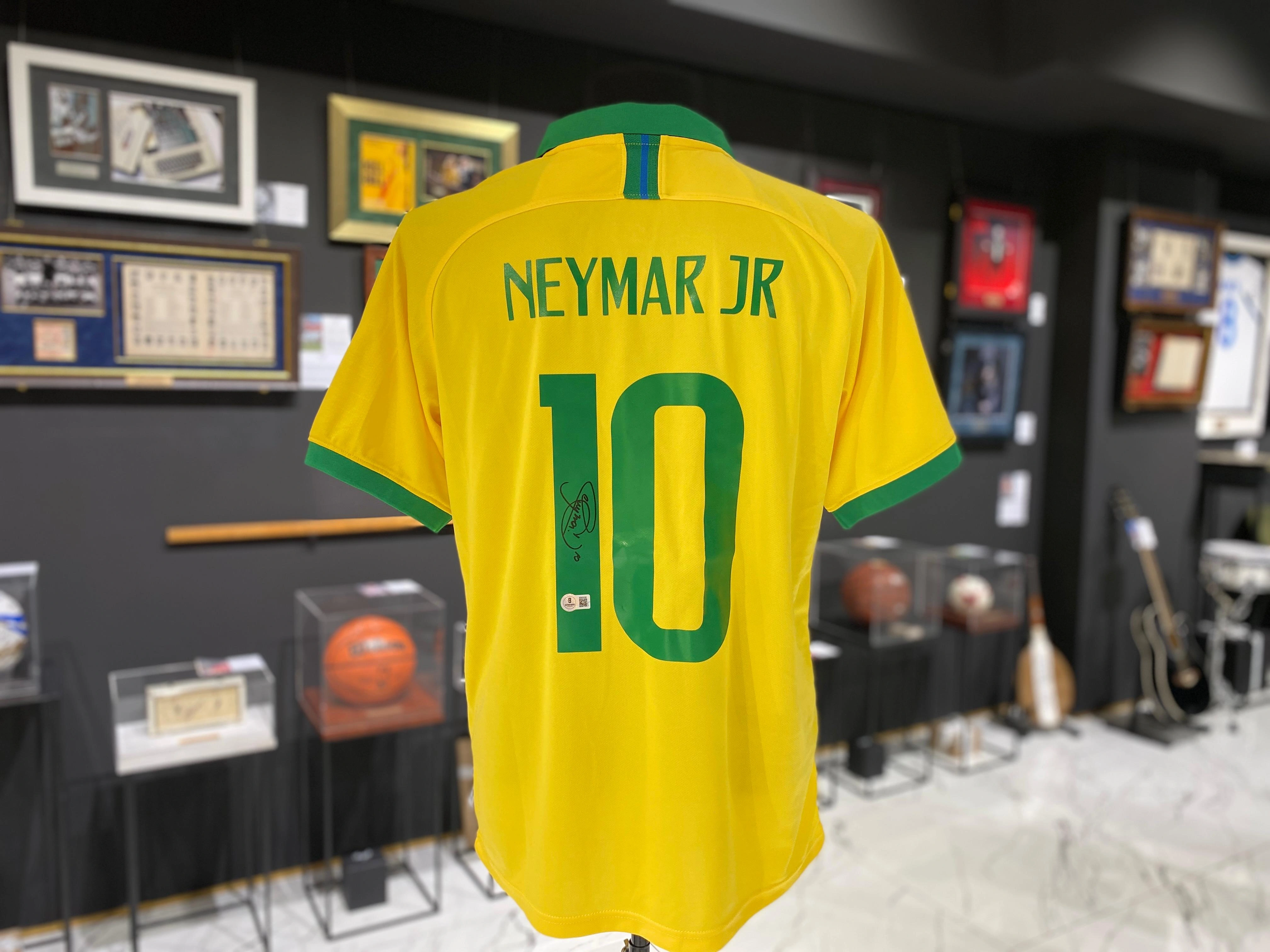 قميص منتخب البرازيل موقّع — نيمار — قميص منتخب البرازيل موقّع