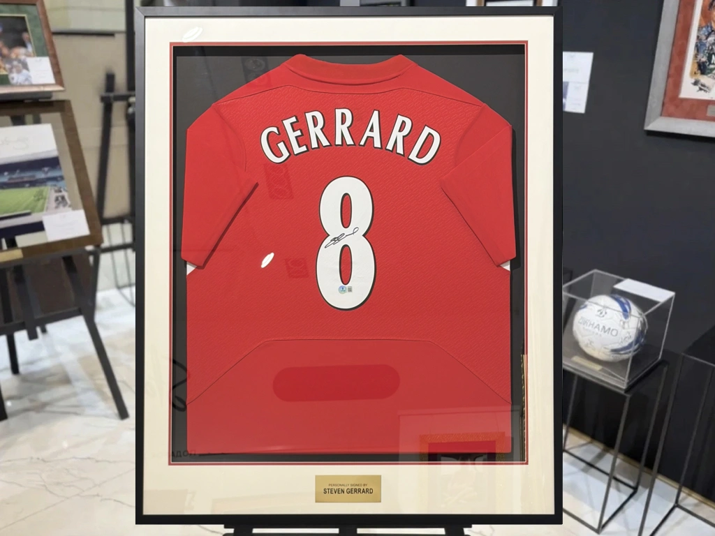 Steven Gerrard — FC Liverpool Autographed Football Shirt