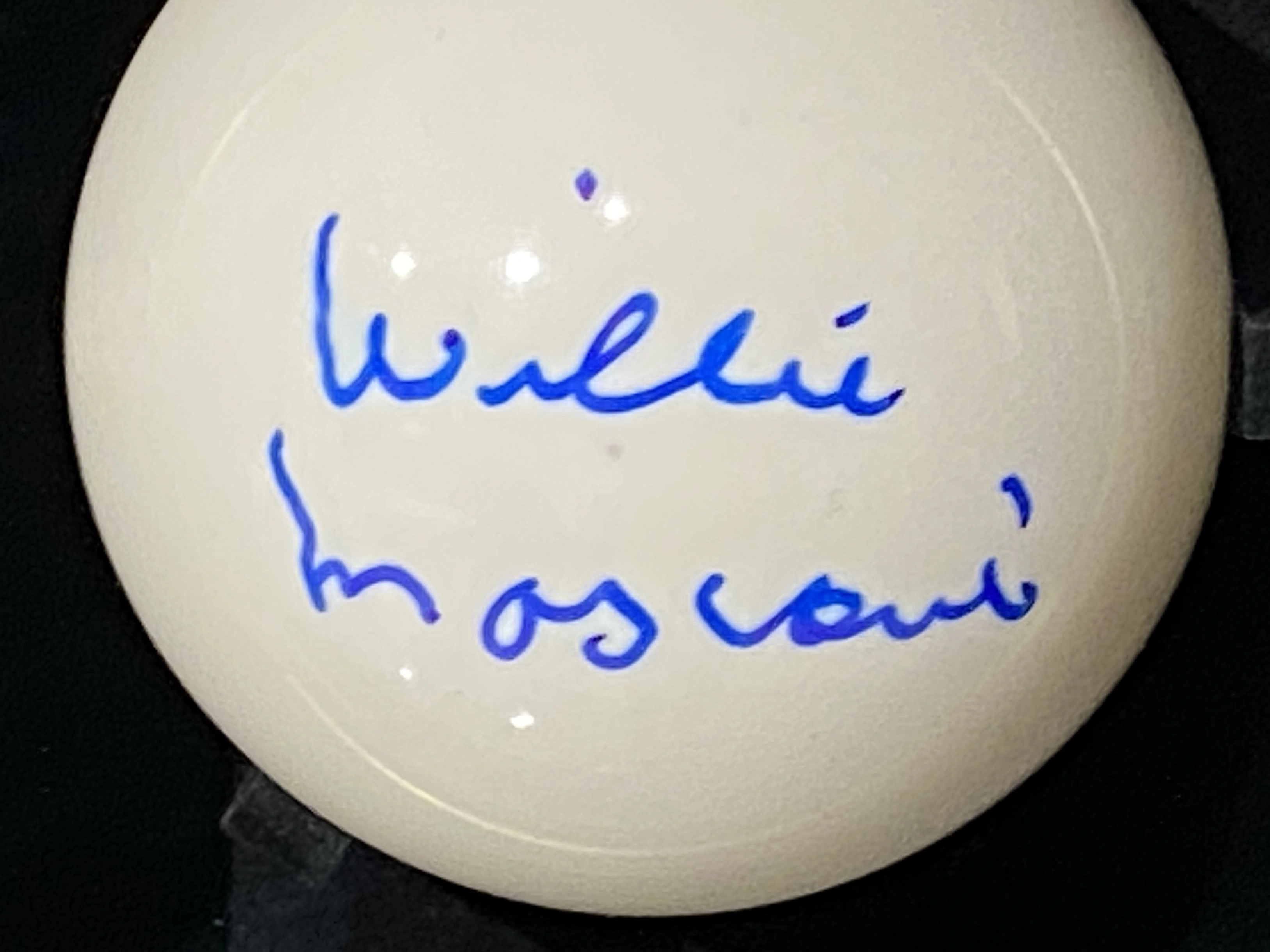 Бильярдный шар с автографом — Вилли Москони